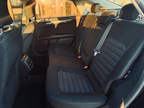 Used 2018 Ford Fusion SE w/ Fusion SE Technology Package image 11