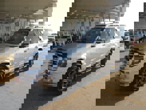 Used 2010 Ford Expedition EL Limited image 2
