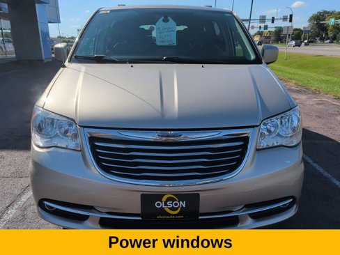 Used 2015 Chrysler Town & Country Touring image 10