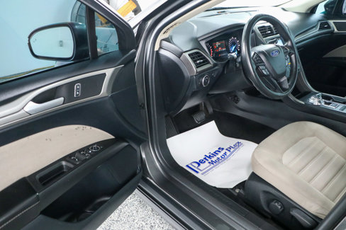 Used 2020 Ford Fusion S image 3