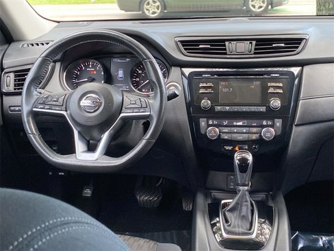 Used 2017 Nissan Rogue SV w/ Midnight Edition Package image 23