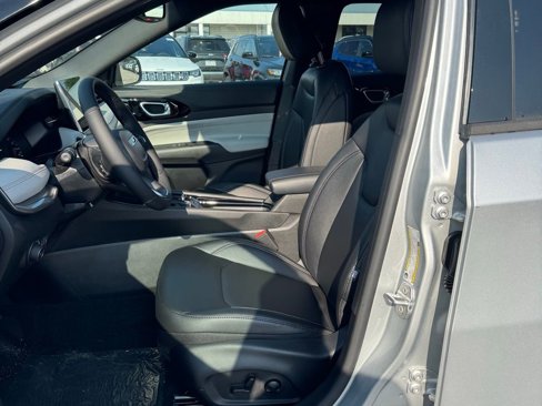 New 2025 Jeep Compass Limited image 10