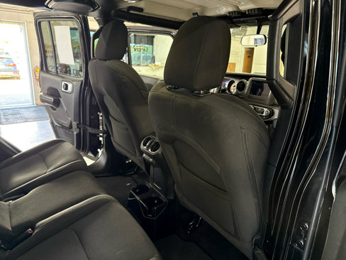 Used 2021 Jeep Gladiator Sport image 38