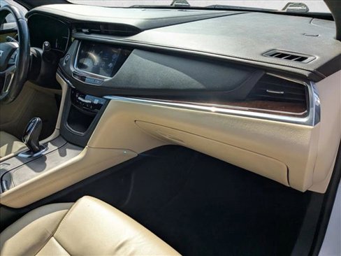 Used 2017 Cadillac XT5 Luxury w/ Driver Awareness Package image 18