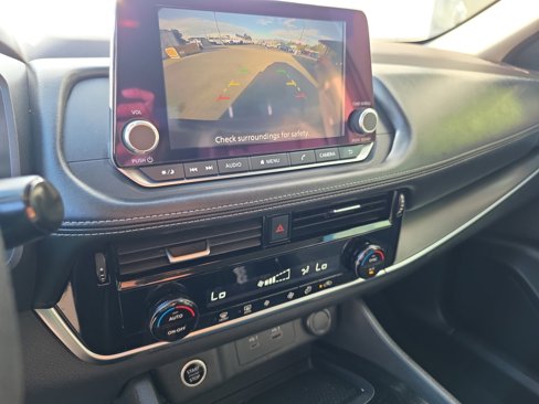 Used 2022 Nissan Rogue SV image 21