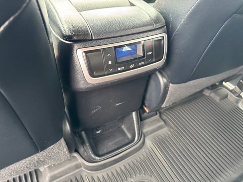 Used 2019 Toyota Highlander XLE image 18