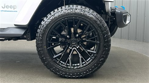 Used 2023 Jeep Wrangler Unlimited Sahara w/ Dual Top Group image 9