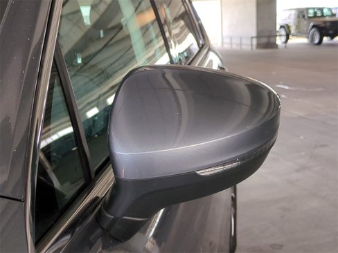 Used 2019 Volkswagen Tiguan SE w/ Panoramic Sunroof Package image 12