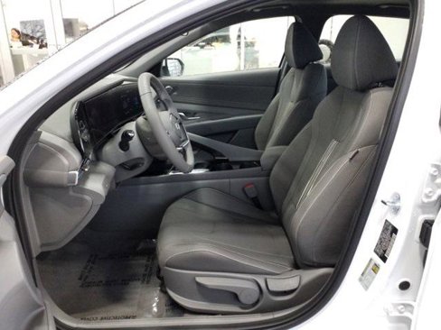 New 2025 Hyundai Elantra SEL image 15