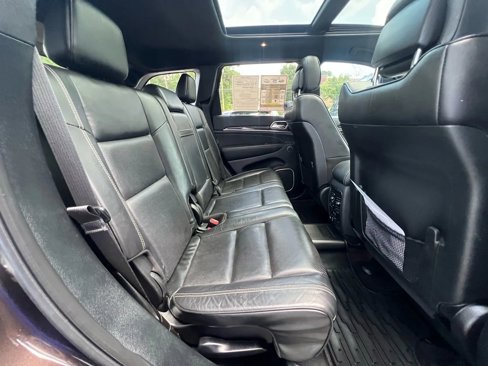 Used 2017 Jeep Grand Cherokee Overland w/ Jeep Active Safety Group image 12