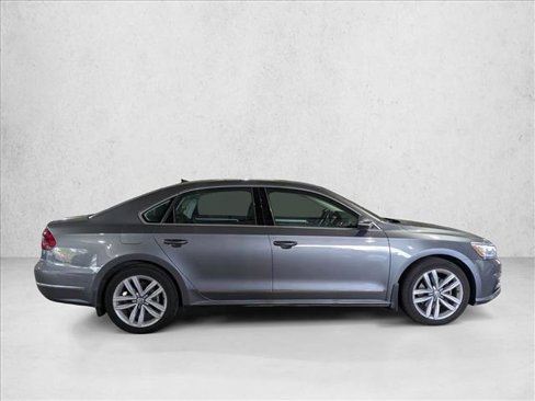 Used 2017 Volkswagen Passat 1.8T SEL Premium image 4