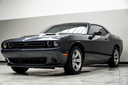Used 2019 Dodge Challenger SXT image 8