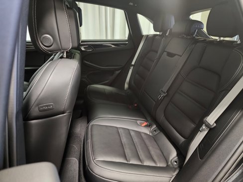 Used 2025 Porsche Macan image 22
