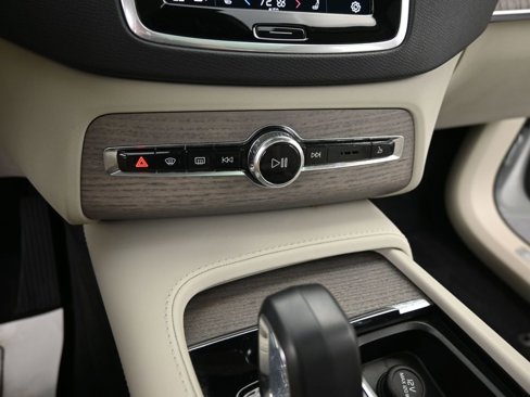 Certified 2024 Volvo XC90 B6 Plus image 24