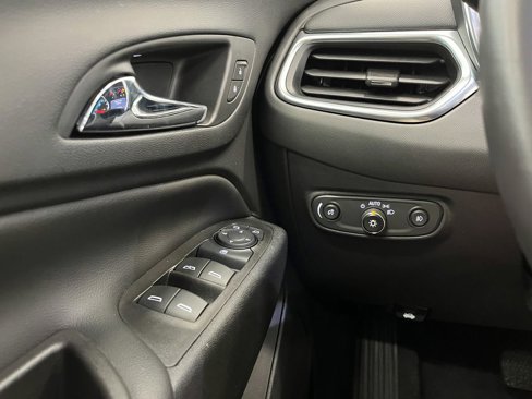 Used 2021 Chevrolet Equinox LT image 17