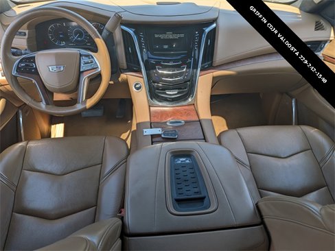 Used 2017 Cadillac Escalade Platinum image 16