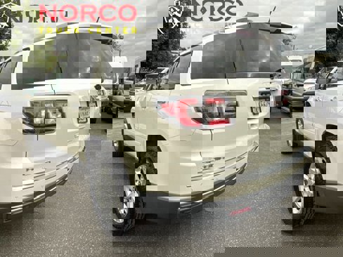 Used 2015 GMC Acadia SLE image 6