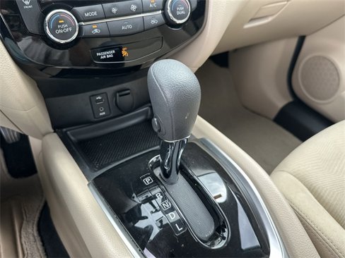 Used 2016 Nissan Rogue SV w/ SV Premium Package image 20