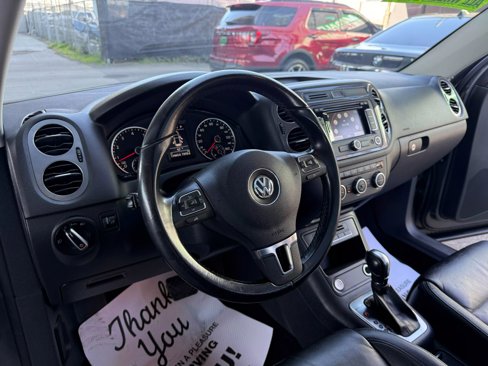 Used 2013 Volkswagen Tiguan S image 7