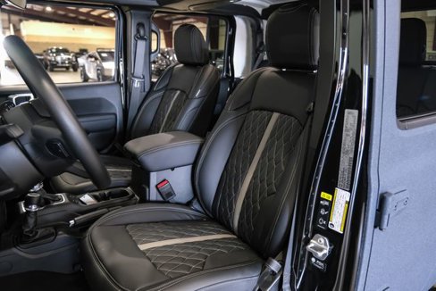 Used 2025 Jeep Gladiator Sport image 11