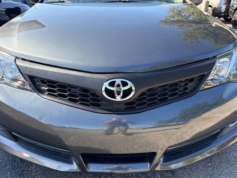 Used 2014 Toyota Camry L image 9
