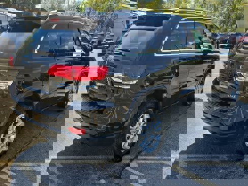 Used 2019 Jeep Grand Cherokee Laredo image 4