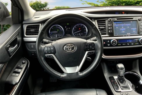 Used 2018 Toyota Highlander XLE image 8