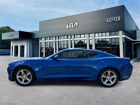 Used 2018 Chevrolet Camaro LT w/ Technology Package image 5