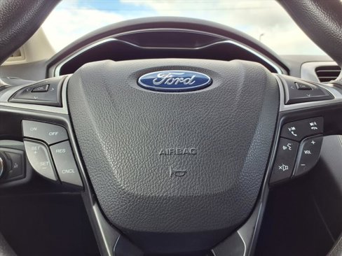Used 2020 Ford Fusion SE image 12