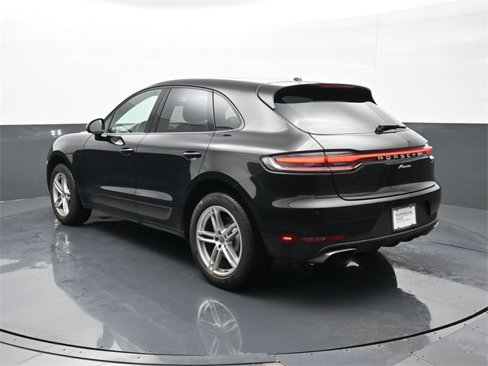 Certified 2021 Porsche Macan image 3