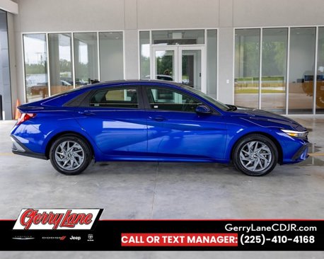 Used 2024 Hyundai Elantra SEL image 3