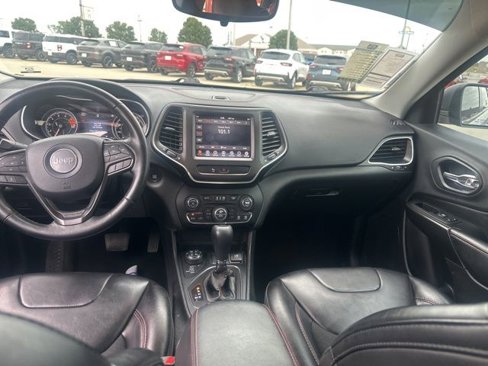 Used 2019 Jeep Cherokee Trailhawk w/ Cold Weather Group image 31