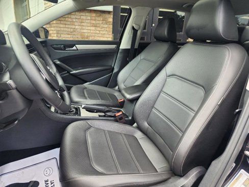 Used 2022 Volkswagen Passat 2.0T SE image 13
