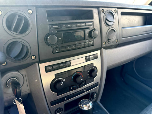 Used 2006 Jeep Commander 4WD image 35