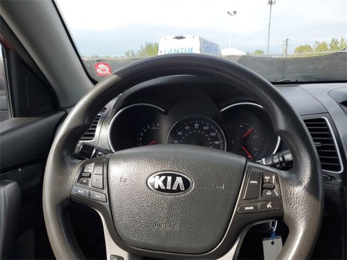Used 2015 Kia Sorento LX image 11