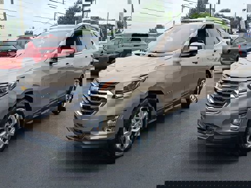 Used 2018 Chevrolet Equinox LT image 3