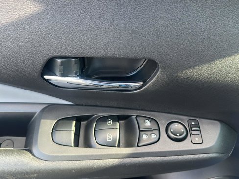 Used 2023 Nissan Kicks SR w/ SR Premium Package image 9