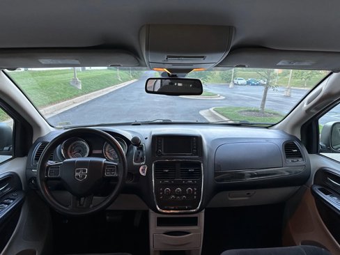 Used 2018 Dodge Grand Caravan SE image 24