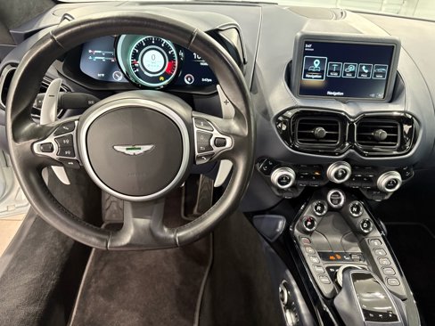 Used 2019 Aston Martin V8 Vantage Coupe image 10