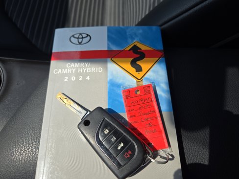 Used 2024 Toyota Camry SE image 31