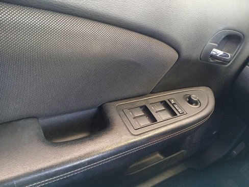 Used 2013 Dodge Avenger SE image 23