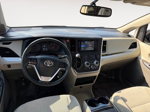 Used 2016 Toyota Sienna LE image 15