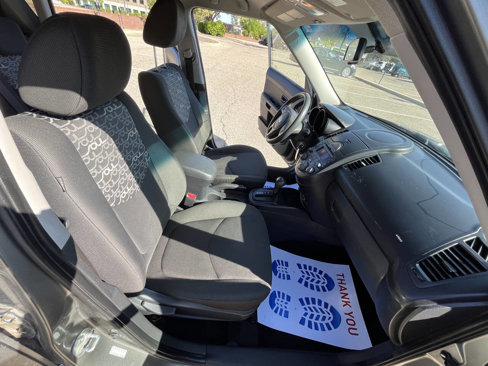 Used 2010 Kia Soul + image 12