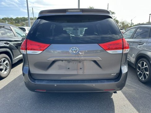 Used 2012 Toyota Sienna XLE image 6