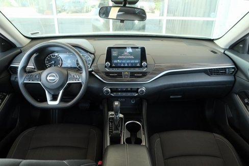 Used 2023 Nissan Altima 2.5 SV image 3