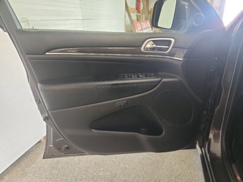 Used 2018 Jeep Grand Cherokee Overland image 14