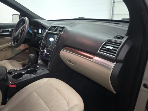 Used 2018 Ford Explorer Limited w/ Equipment Group 301A image 6