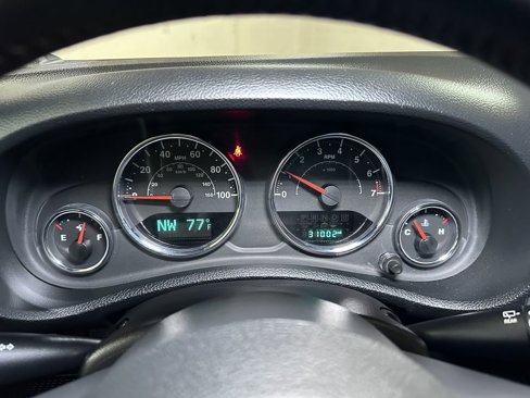 Used 2017 Jeep Wrangler Unlimited Rubicon w/ Connectivity Group image 32