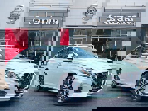 Used 2021 Nissan Altima 2.5 SV image 1