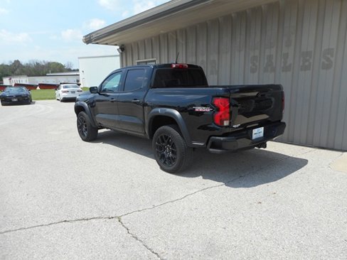 Used 2024 Chevrolet Colorado Trail Boss w/ LPO, Dark Essentials Package image 3